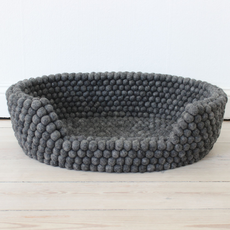 Ball Pet Basket Charcoal Grey kattekurv fra Wooldot, 40x30 cm